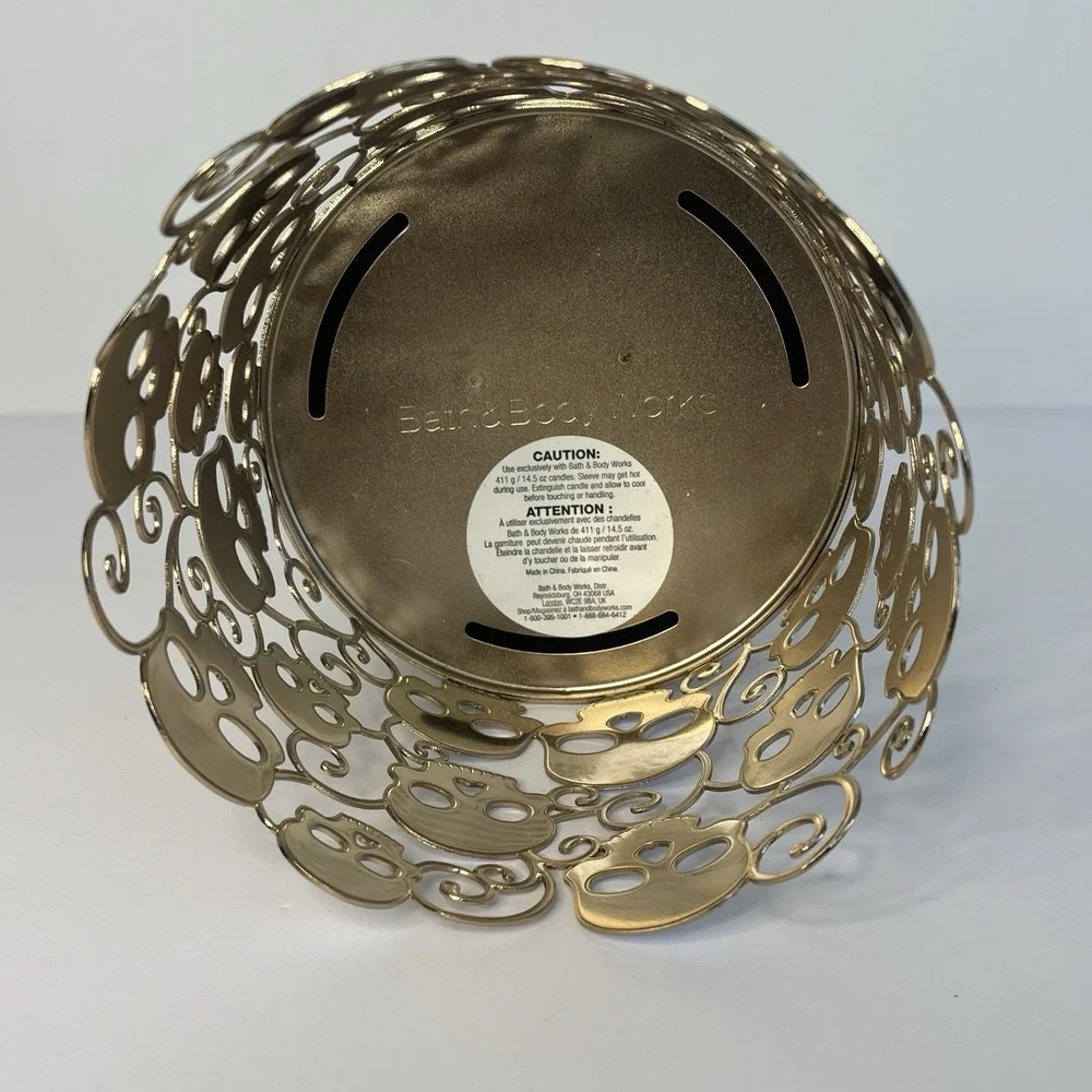 Bath Body Works 3 Wick Candle Holder Skulls Pedestal silver White Halloween NEW - Picture 6 of 6